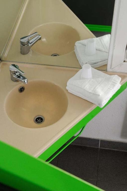 Lemon Hotel - Mery Sur Oise/Cergy Room photo
